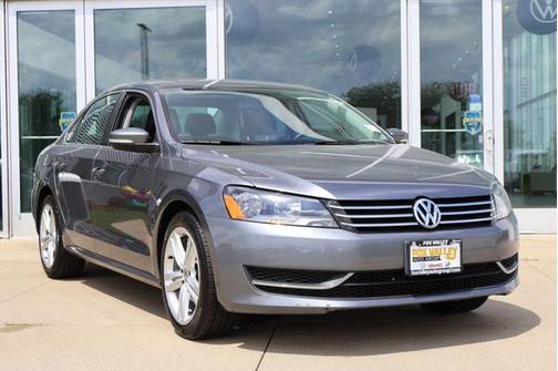 2014 Volkswagen Passat 1.8T Auto SE w/Sunroof & Nav