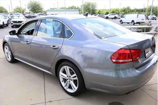 2014 Volkswagen Passat 1.8T Auto SE w/Sunroof & Nav