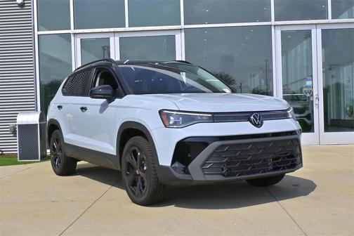 2025 Volkswagen Taos 1.5T SE Black