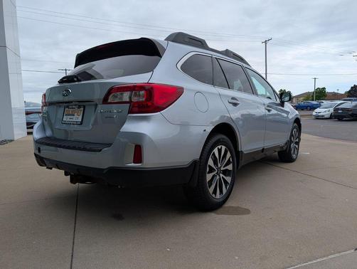 Ice Silver Metallic 2016 Subaru Outback 3.6R Limited