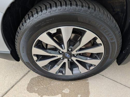 Ice Silver Metallic 2016 Subaru Outback 3.6R Limited