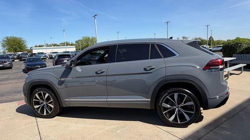 pure gray 2026 Volkswagen Atlas Cross Sport 2.0T SEL Premium