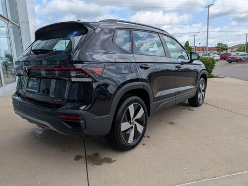 Deep Black Pearl 2025 Volkswagen Taos 1.5T S