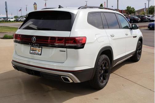 2025 Volkswagen Atlas 2.0T Peak Edition