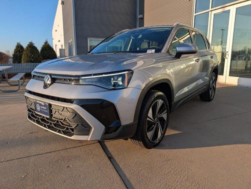 Pyrite Silver Metallic 2025 Volkswagen Taos 1.5T SE