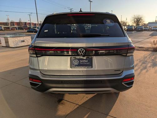 Pyrite Silver Metallic 2025 Volkswagen Taos 1.5T SE