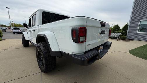 Bright White Clearcoat 2025 Jeep Gladiator Nighthawk