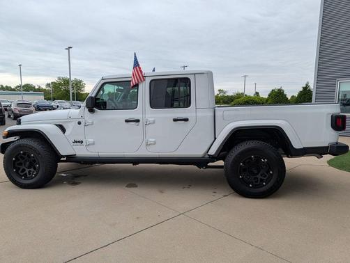 Bright White Clearcoat 2025 Jeep Gladiator Nighthawk