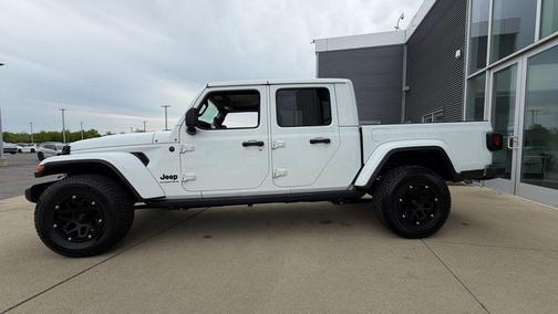 Bright White Clearcoat 2025 Jeep Gladiator Nighthawk