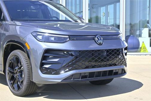 2025 Volkswagen Tiguan 2.0T SE R-Line Black 4MOTION