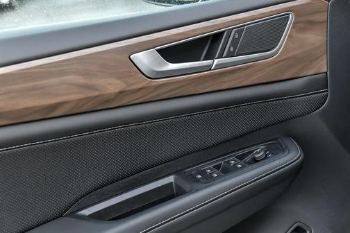 2025 Volkswagen Atlas 2.0T SE w/Technology 4MOTION
