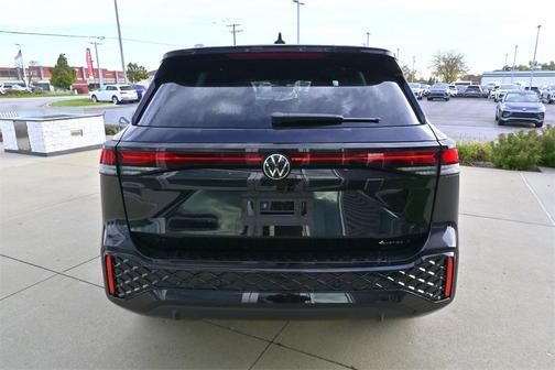 2025 Volkswagen Tiguan 2.0T SE R-Line Black 4MOTION