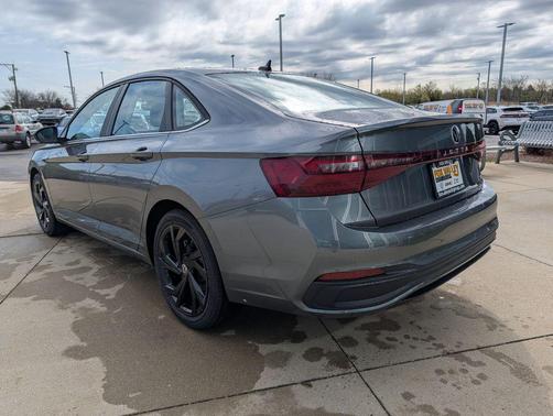 Platinum Gray Metallic 2026 Volkswagen Jetta 1.4T SE