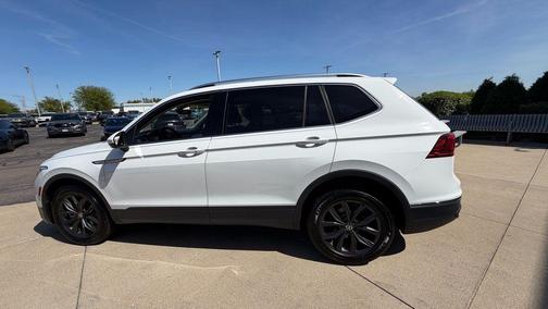 White 2024 Volkswagen Tiguan 2.0T SE 4MOTION