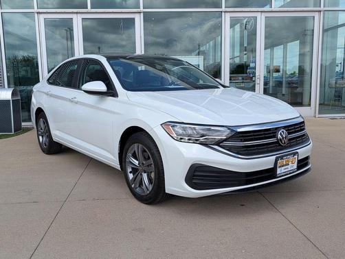 Opal White Pearl 2024 Volkswagen Jetta 1.5T SE