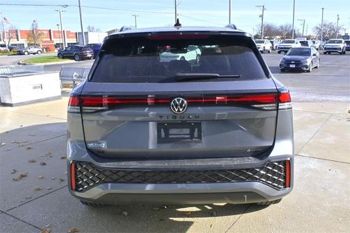 2025 Volkswagen Tiguan 2.0T SE R-Line Black 4MOTION