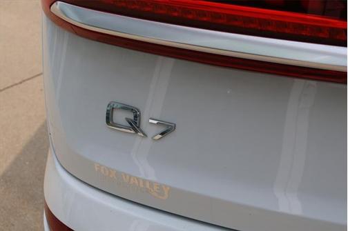 2024 Audi Q7 45 Premium Plus
