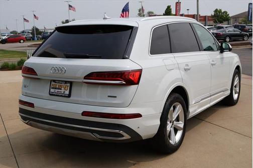 2024 Audi Q7 45 Premium Plus