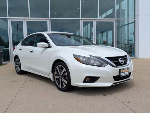 Pearl White 2016 Nissan Altima 2.5 SR