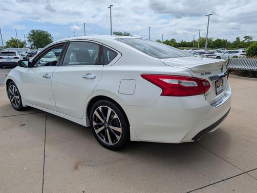 Pearl White 2016 Nissan Altima 2.5 SR
