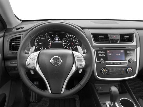 Pearl White 2016 Nissan Altima 2.5 SR