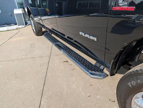 2024 RAM 2500 Big Horn Crew Cab 4x4 8' Box