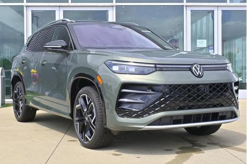 2025 Volkswagen Tiguan 2.0T SEL R-Line 4MOTION