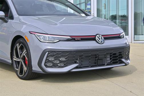 2025 Volkswagen Golf GTI 2.0T SE DSG