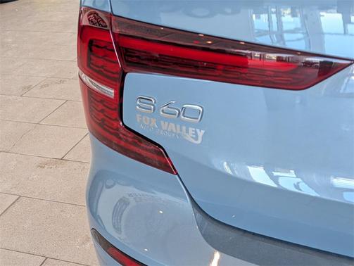 2024 Volvo S60 B5 Core Dark Theme