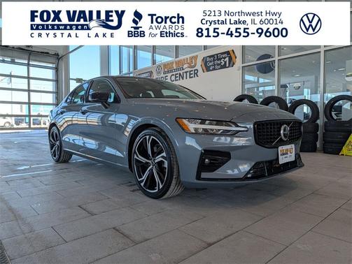 2024 Volvo S60 B5 Core Dark Theme