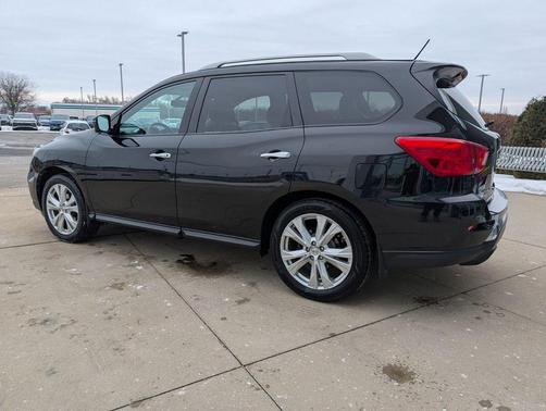2018 Nissan Pathfinder SL