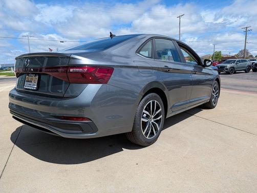 Platinum Gray Metallic 2026 Volkswagen Jetta 1.4T SE
