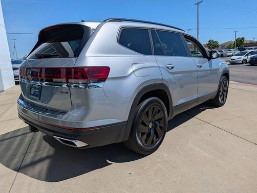 Silver Mist Metallic 2024 Volkswagen Atlas 2.0T SE w/Technology 4MOTION
