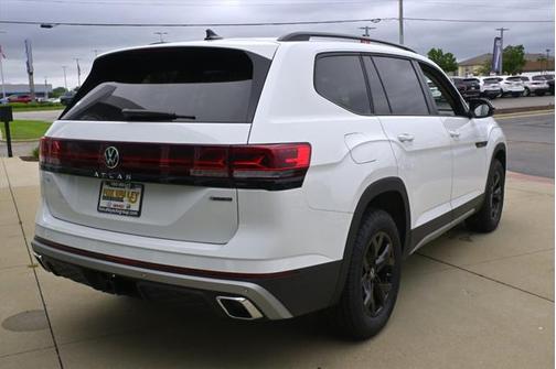 2025 Volkswagen Atlas 2.0T Peak Edition