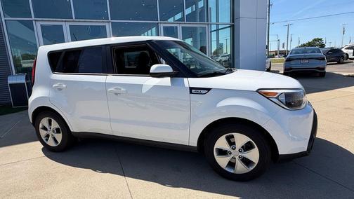 Clear White 2016 Kia Soul Base