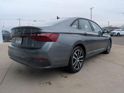 Platinum Gray Metallic 2026 Volkswagen Jetta 1.4T SE