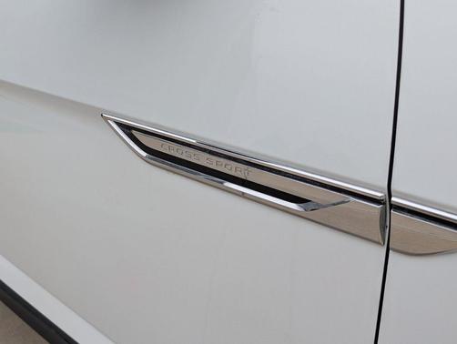 2025 Volkswagen Atlas Cross Sport 2.0T SE