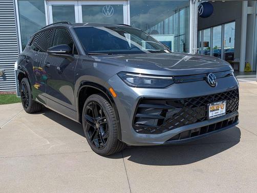 Platinum Gray Metallic 2025 Volkswagen Tiguan 2.0T SE R-Line Black 4MOTION