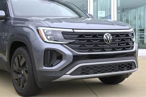 2025 Volkswagen Atlas Cross Sport 2.0T SE w/Technology 4MOTION
