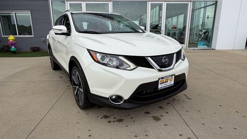 Pearl White 2017 Nissan Rogue Sport SL
