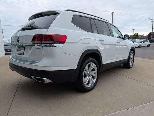 Pure White 2023 Volkswagen Atlas 2.0T SE w/Technology 4MOTION