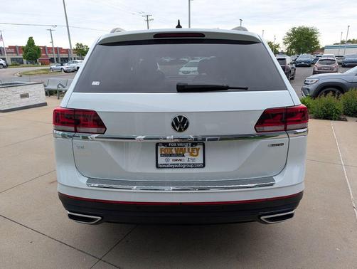 Pure White 2023 Volkswagen Atlas 2.0T SE w/Technology 4MOTION