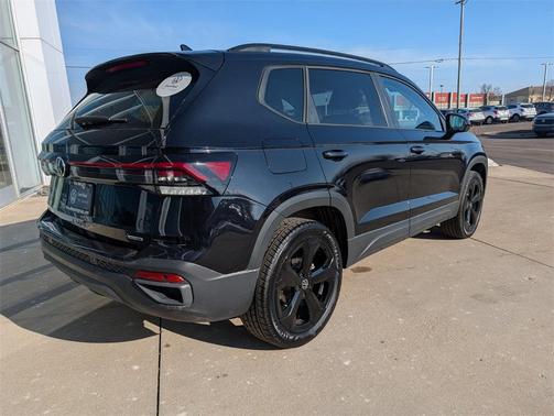 2025 Volkswagen Taos 1.5T SE Black