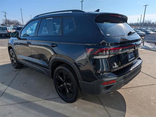 2025 Volkswagen Taos 1.5T SE Black