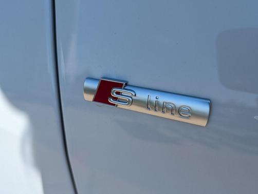 Glacier White 2023 Audi Q8 55 Premium Plus