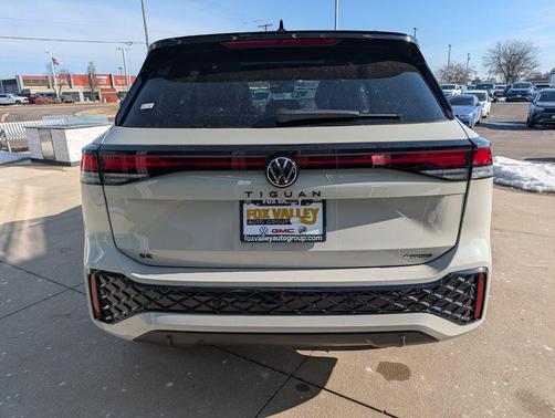 2026 Volkswagen Tiguan 2.0T SE R-Line Black 4MOTION