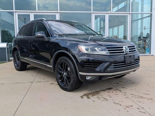 Deep Black 2015 Volkswagen Touareg V6 Lux