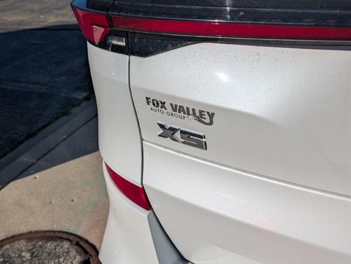 Mineral White Metallic 2025 BMW X5 M60i