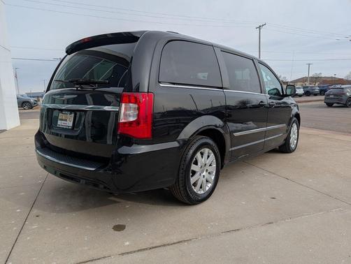 2013 Chrysler Town & Country Touring