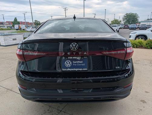 Deep Black Pearl 2026 Volkswagen Jetta 1.4T SE
